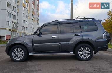 Позашляховик / Кросовер Mitsubishi Pajero Wagon 2013 в  фото 3 Позашляховик / Кросовер Mitsubishi Pajero Wagon 2013 в