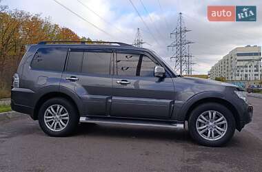 Позашляховик / Кросовер Mitsubishi Pajero Wagon 2013 в  фото 9 Позашляховик / Кросовер Mitsubishi Pajero Wagon 2013 в