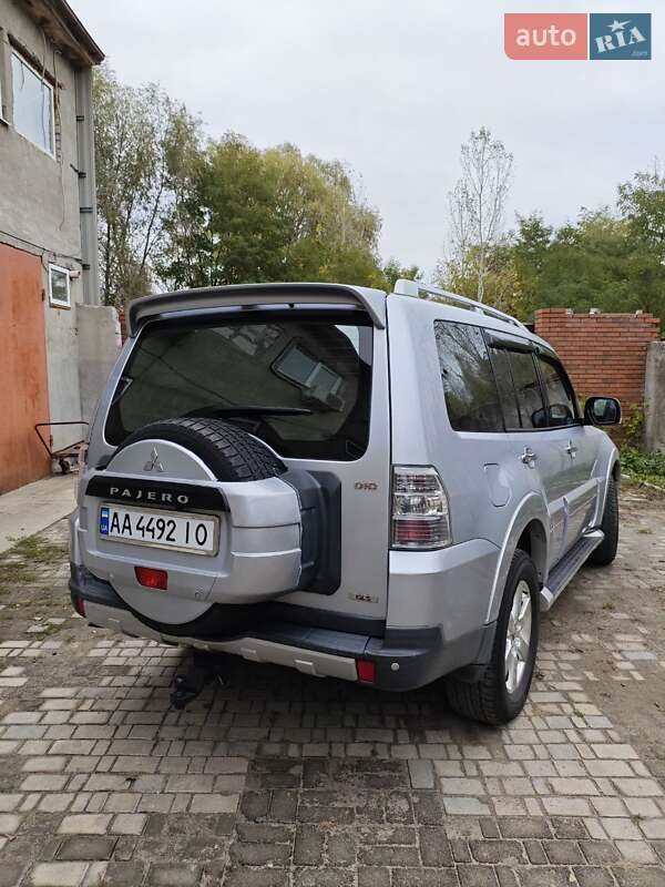 Внедорожник / Кроссовер Mitsubishi Pajero Wagon 2008 в Киеве