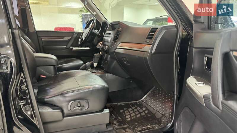 Позашляховик / Кросовер Mitsubishi Pajero Wagon 2012 в Ужгороді