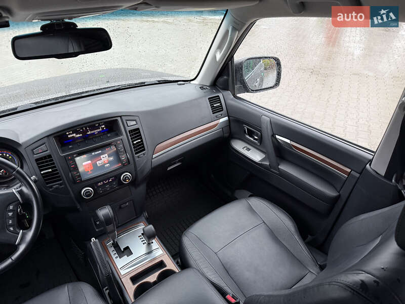 Позашляховик / Кросовер Mitsubishi Pajero Wagon 2010 в Києві