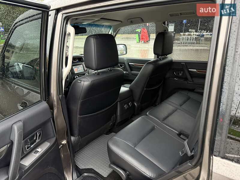 Позашляховик / Кросовер Mitsubishi Pajero Wagon 2010 в Києві