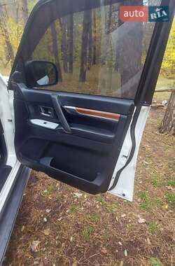 Внедорожник / Кроссовер Mitsubishi Pajero Wagon 2011 в 