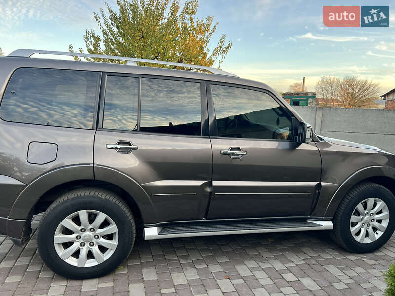 Внедорожник / Кроссовер Mitsubishi Pajero Wagon 2011 в Андрушевке