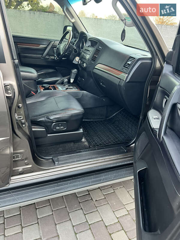 Внедорожник / Кроссовер Mitsubishi Pajero Wagon 2011 в Андрушевке