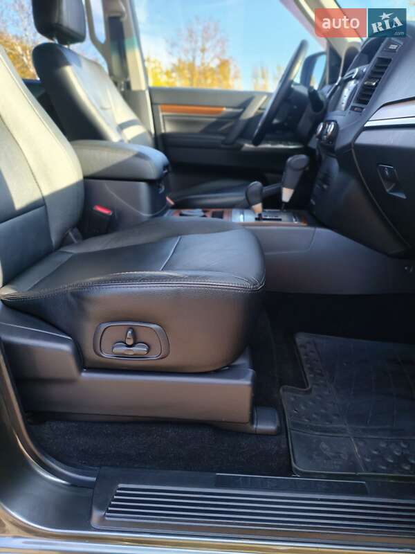 Внедорожник / Кроссовер Mitsubishi Pajero Wagon 2012 в Запорожье