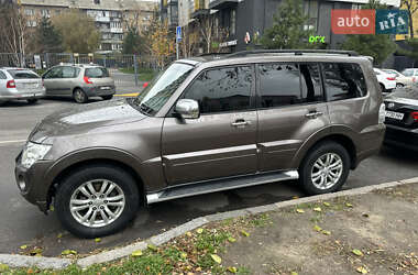 Позашляховик / Кросовер Mitsubishi Pajero Wagon 2013 в Києві