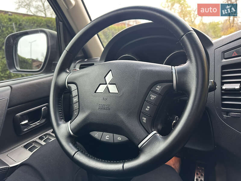 Внедорожник / Кроссовер Mitsubishi Pajero Wagon 2013 в Киеве фото 32 Внедорожник / Кроссовер Mitsubishi Pajero Wagon 2013 в Киеве