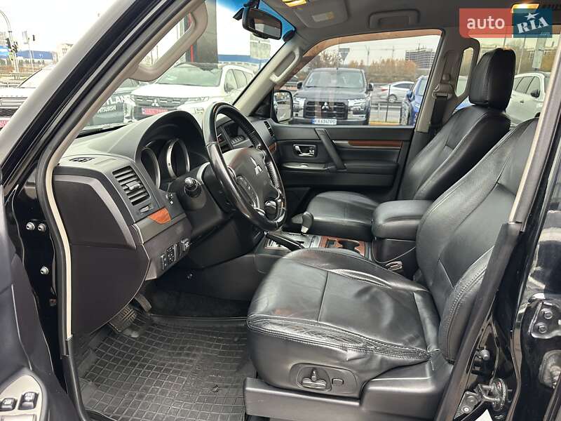 Позашляховик / Кросовер Mitsubishi Pajero Wagon 2008 в Києві
