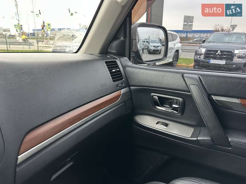 Позашляховик / Кросовер Mitsubishi Pajero Wagon 2008 в Києві