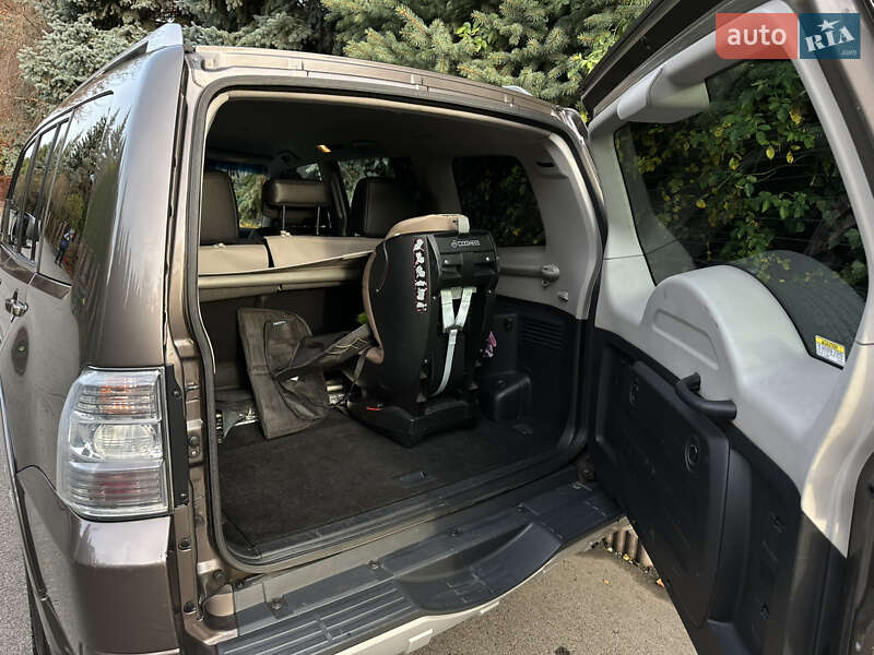 Позашляховик / Кросовер Mitsubishi Pajero Wagon 2010 в Києві фото 11 Позашляховик / Кросовер Mitsubishi Pajero Wagon 2010 в Києві