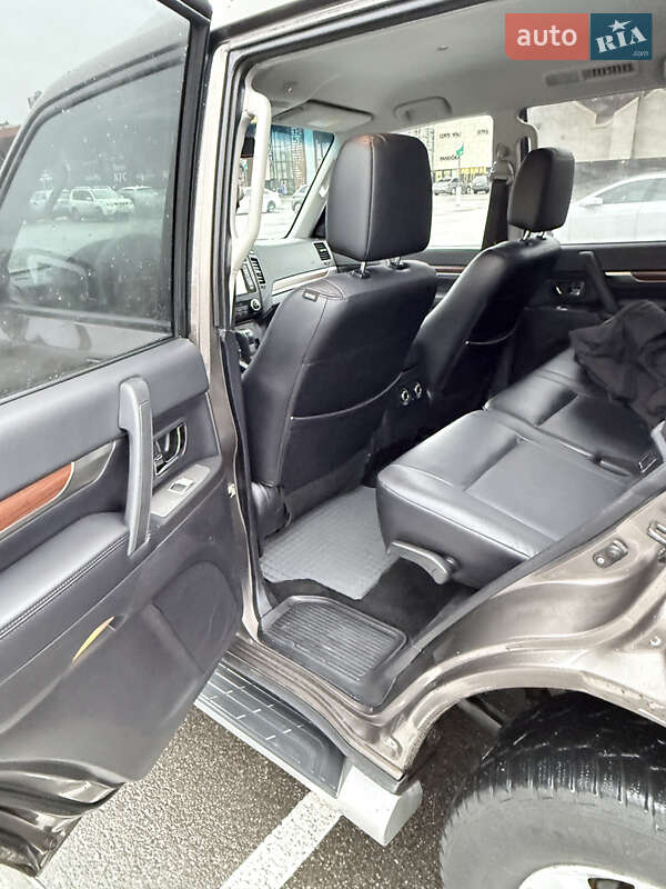 Позашляховик / Кросовер Mitsubishi Pajero Wagon 2010 в Києві фото 6 Позашляховик / Кросовер Mitsubishi Pajero Wagon 2010 в Києві