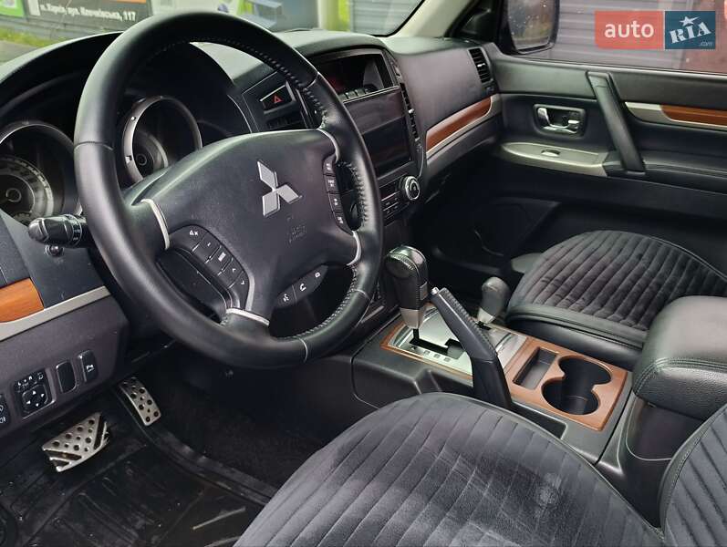 Позашляховик / Кросовер Mitsubishi Pajero Wagon 2013 в Харкові
