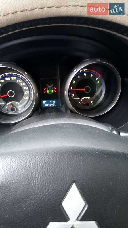 Внедорожник / Кроссовер Mitsubishi Pajero Wagon 2008 в Черновцах фото 25 Внедорожник / Кроссовер Mitsubishi Pajero Wagon 2008 в Черновцах