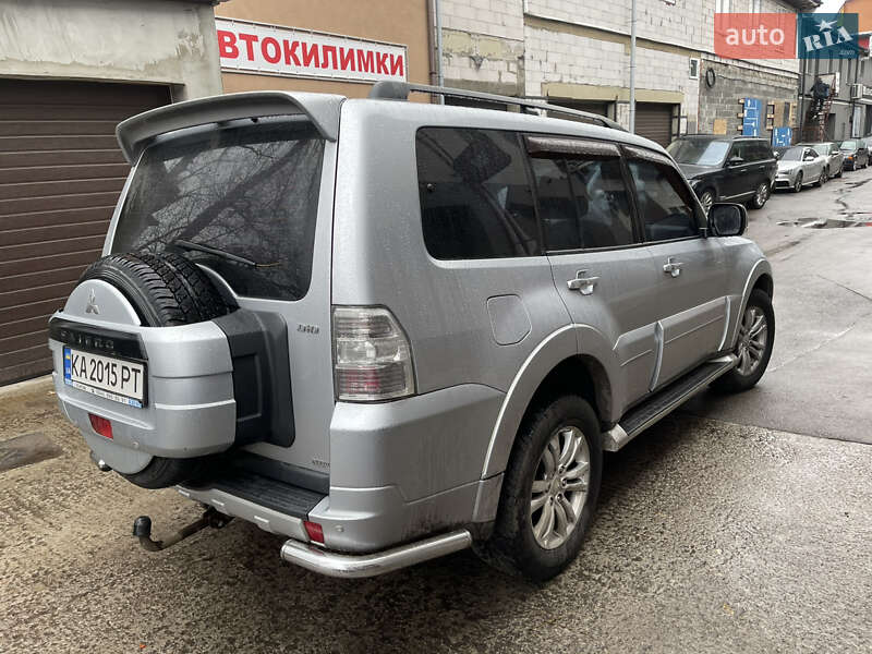 Внедорожник / Кроссовер Mitsubishi Pajero Wagon 2012 в Киеве