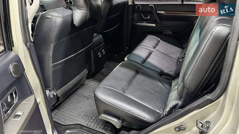 Внедорожник / Кроссовер Mitsubishi Pajero Wagon 2012 в Ивано-Франковске