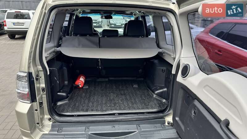 Внедорожник / Кроссовер Mitsubishi Pajero Wagon 2012 в Ивано-Франковске