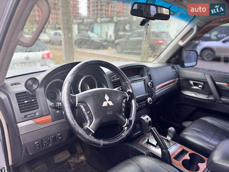 Позашляховик / Кросовер Mitsubishi Pajero Wagon 2008 в Києві фото 9 Позашляховик / Кросовер Mitsubishi Pajero Wagon 2008 в Києві