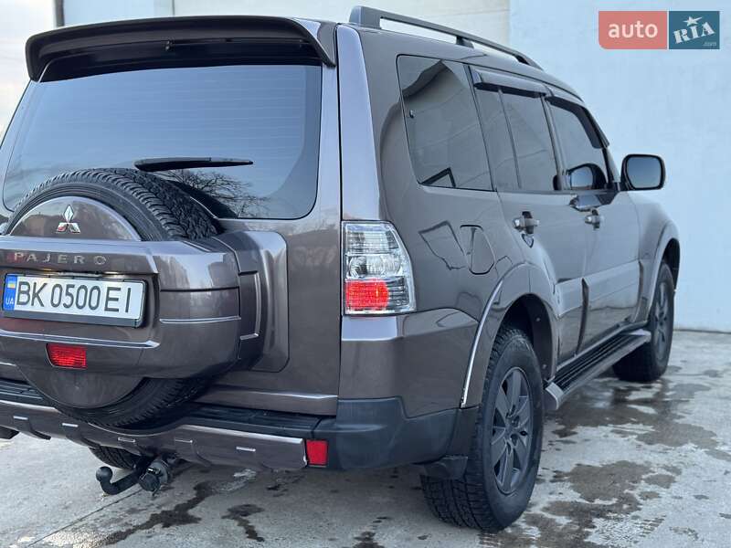 Внедорожник / Кроссовер Mitsubishi Pajero Wagon 2010 в Сарнах