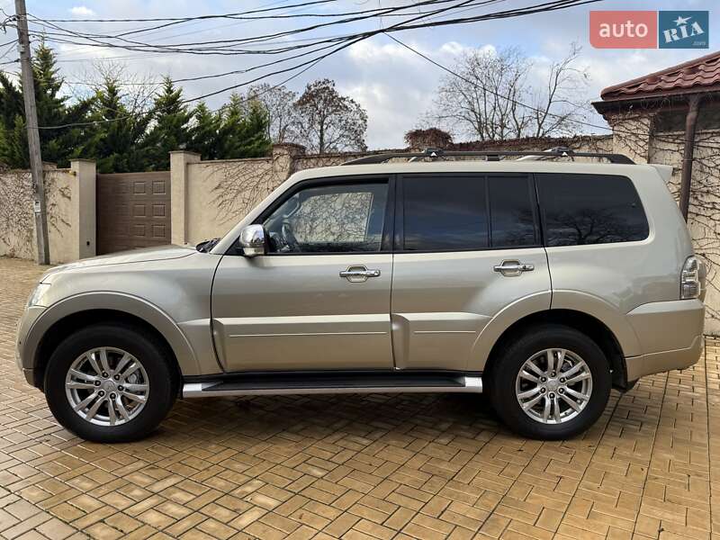 Позашляховик / Кросовер Mitsubishi Pajero Wagon 2013 в Одесі