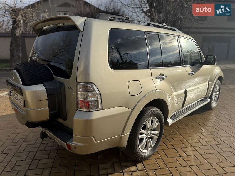 Позашляховик / Кросовер Mitsubishi Pajero Wagon 2013 в Одесі