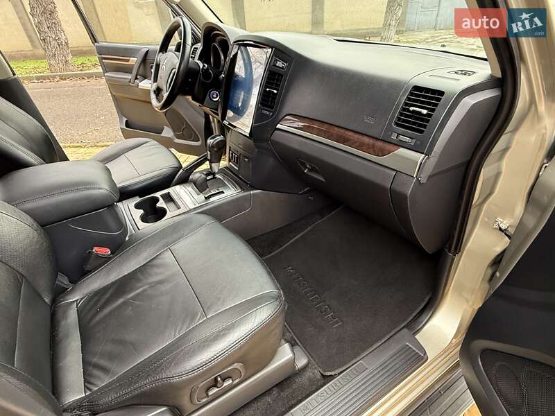 Позашляховик / Кросовер Mitsubishi Pajero Wagon 2013 в Одесі