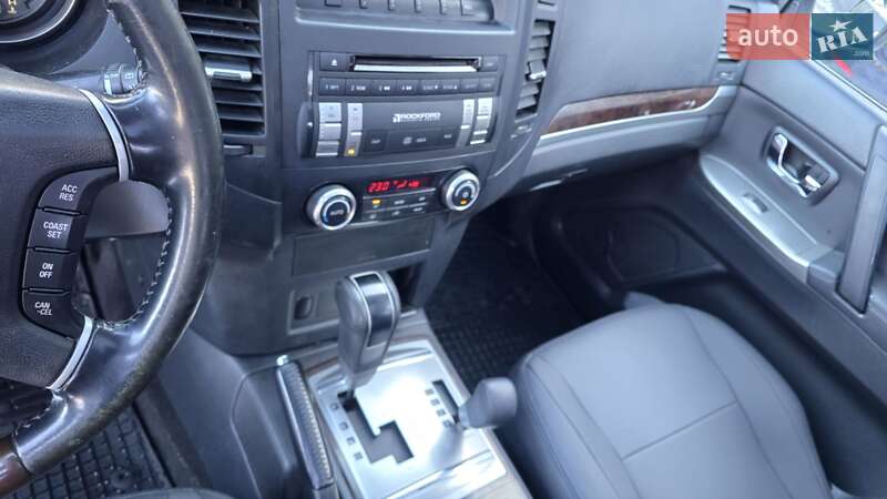 Внедорожник / Кроссовер Mitsubishi Pajero Wagon 2013 в Львове