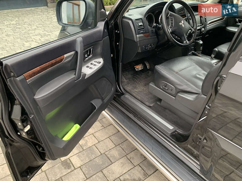 Позашляховик / Кросовер Mitsubishi Pajero Wagon 2013 в Рівному