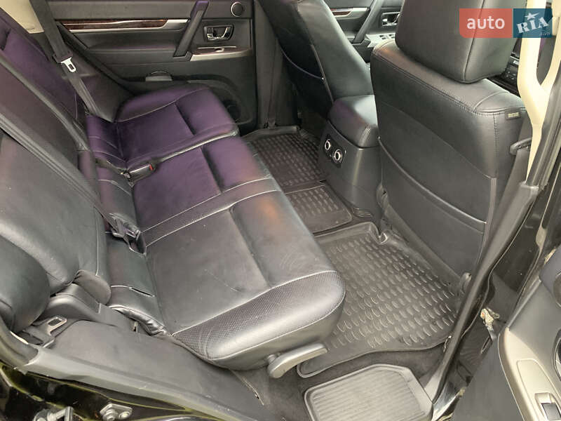 Позашляховик / Кросовер Mitsubishi Pajero Wagon 2013 в Рівному