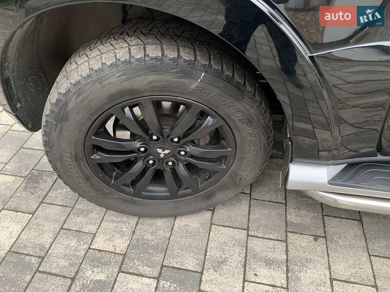 Позашляховик / Кросовер Mitsubishi Pajero Wagon 2013 в Рівному