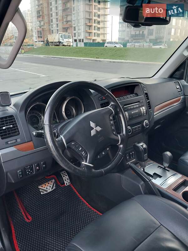 Внедорожник / Кроссовер Mitsubishi Pajero Wagon 2011 в Киеве