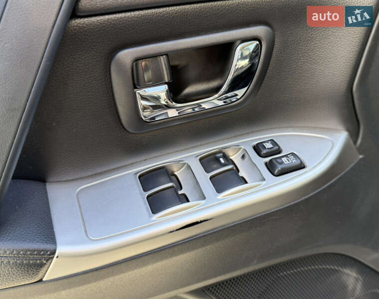 Позашляховик / Кросовер Mitsubishi Pajero Wagon 2017 в Львові фото 4 Позашляховик / Кросовер Mitsubishi Pajero Wagon 2017 в Львові