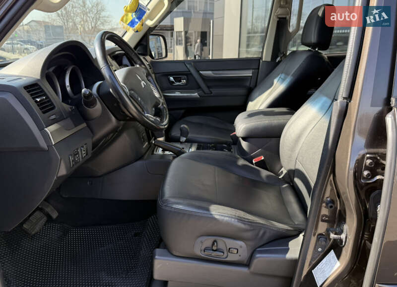 Позашляховик / Кросовер Mitsubishi Pajero Wagon 2017 в Львові фото 5 Позашляховик / Кросовер Mitsubishi Pajero Wagon 2017 в Львові