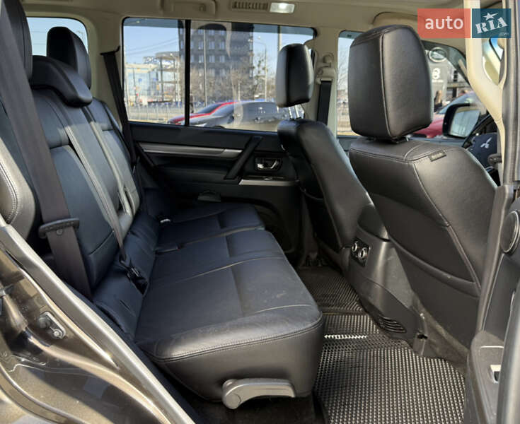 Позашляховик / Кросовер Mitsubishi Pajero Wagon 2017 в Львові фото 17 Позашляховик / Кросовер Mitsubishi Pajero Wagon 2017 в Львові