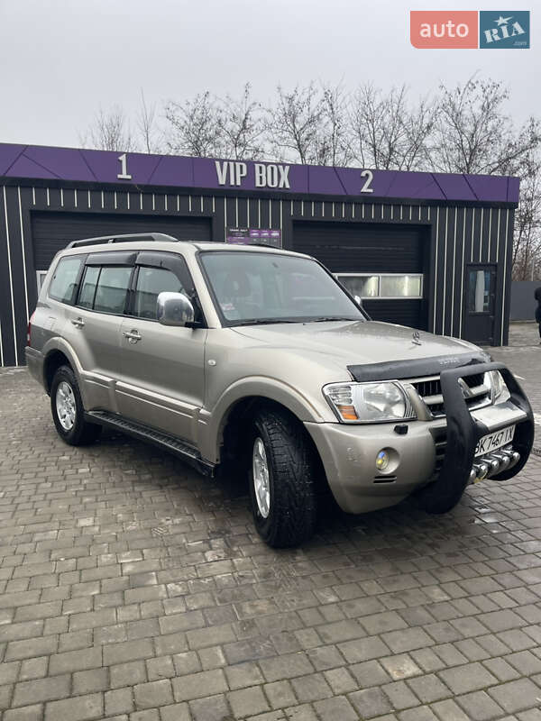 Позашляховик / Кросовер Mitsubishi Pajero Wagon 2005 в Рівному