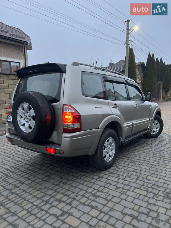 Позашляховик / Кросовер Mitsubishi Pajero Wagon 2005 в Рівному