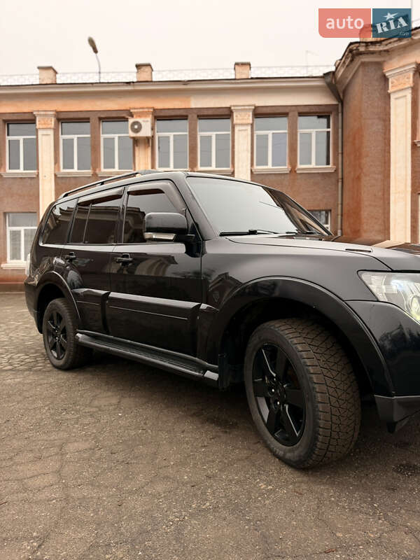 Позашляховик / Кросовер Mitsubishi Pajero Wagon 2008 в Кривому Розі