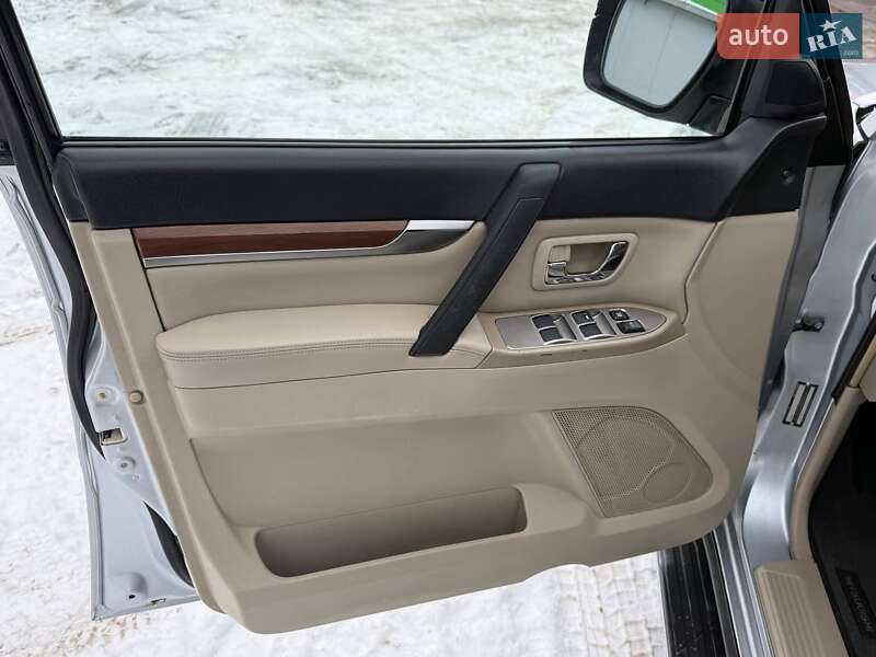 Внедорожник / Кроссовер Mitsubishi Pajero Wagon 2007 в Харькове