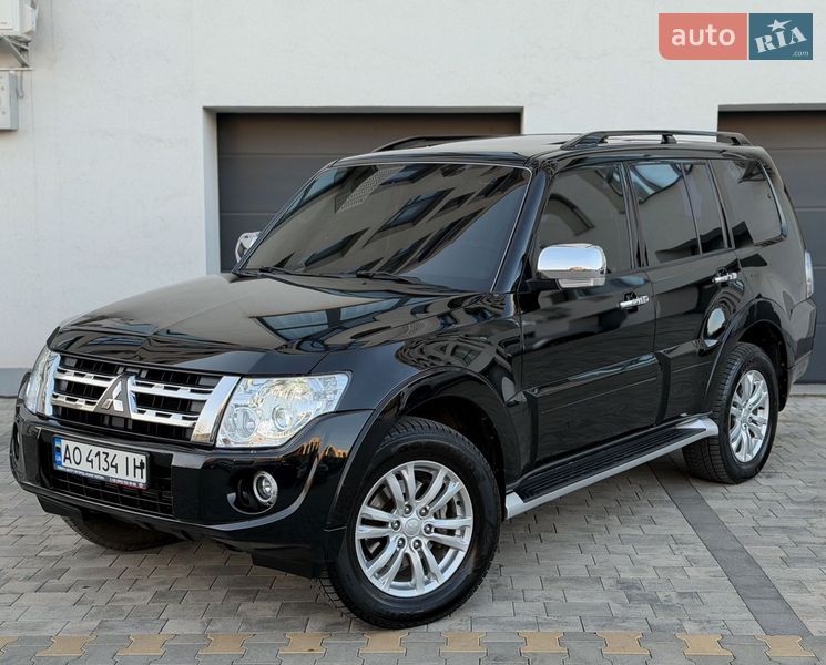 Mitsubishi Pajero Wagon 2012