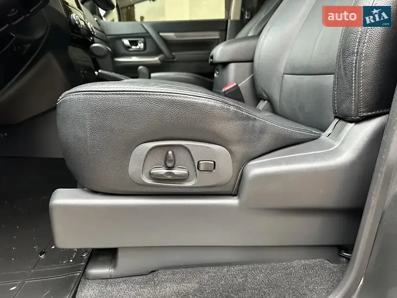 Mitsubishi Pajero Wagon 2018 VIN JMBLYV93WJJ500442 фото оголошення 18 з 85
