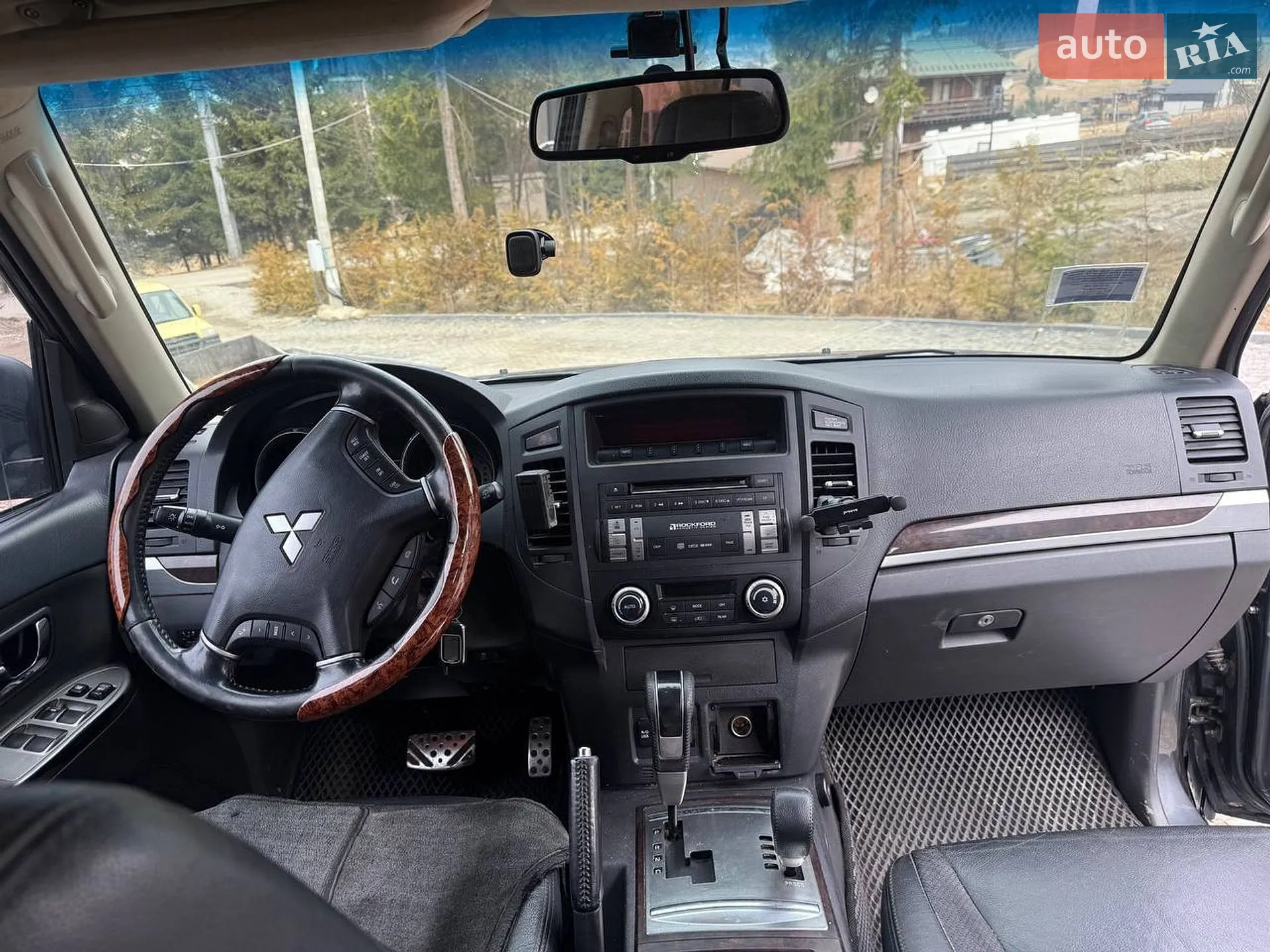 2013 Mitsubishi Pajero - мініатюра 6