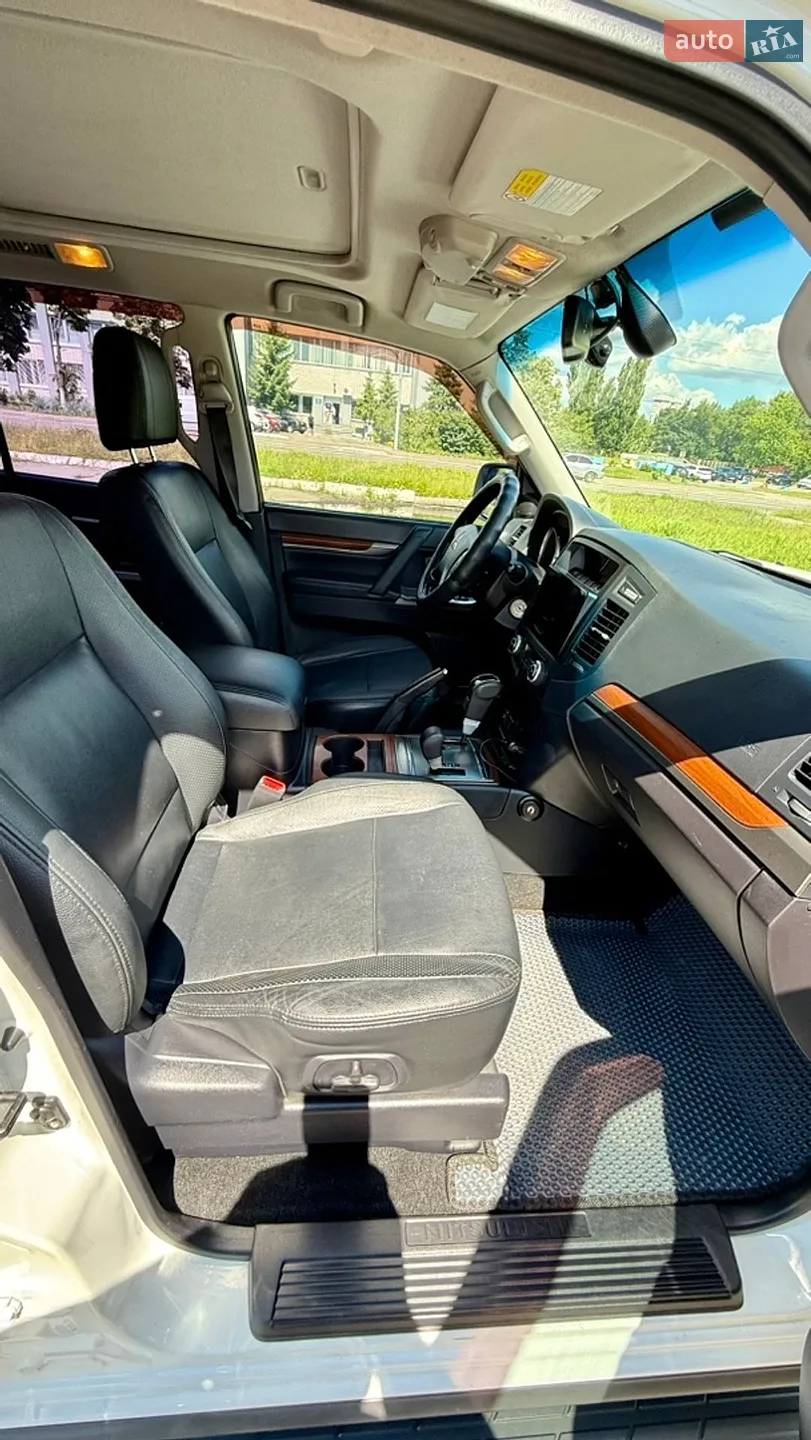 2012 Mitsubishi Pajero - мініатюра 17