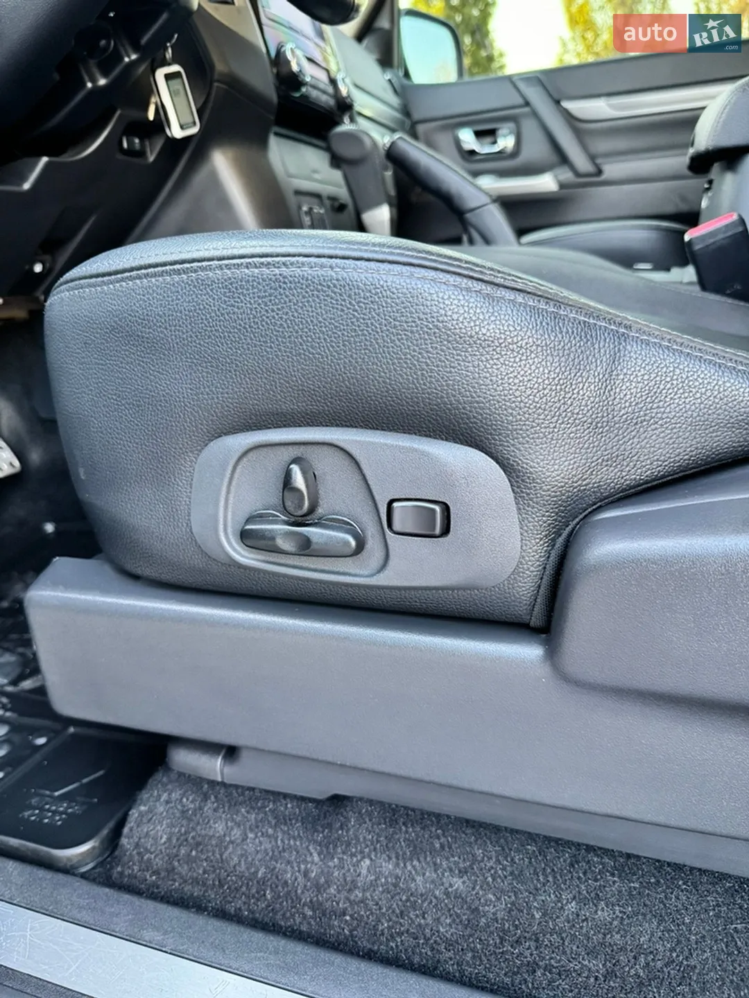 Mitsubishi Pajero Wagon 2018 VIN JMBLYV93WJJ500442 фото оголошення 20 з 79