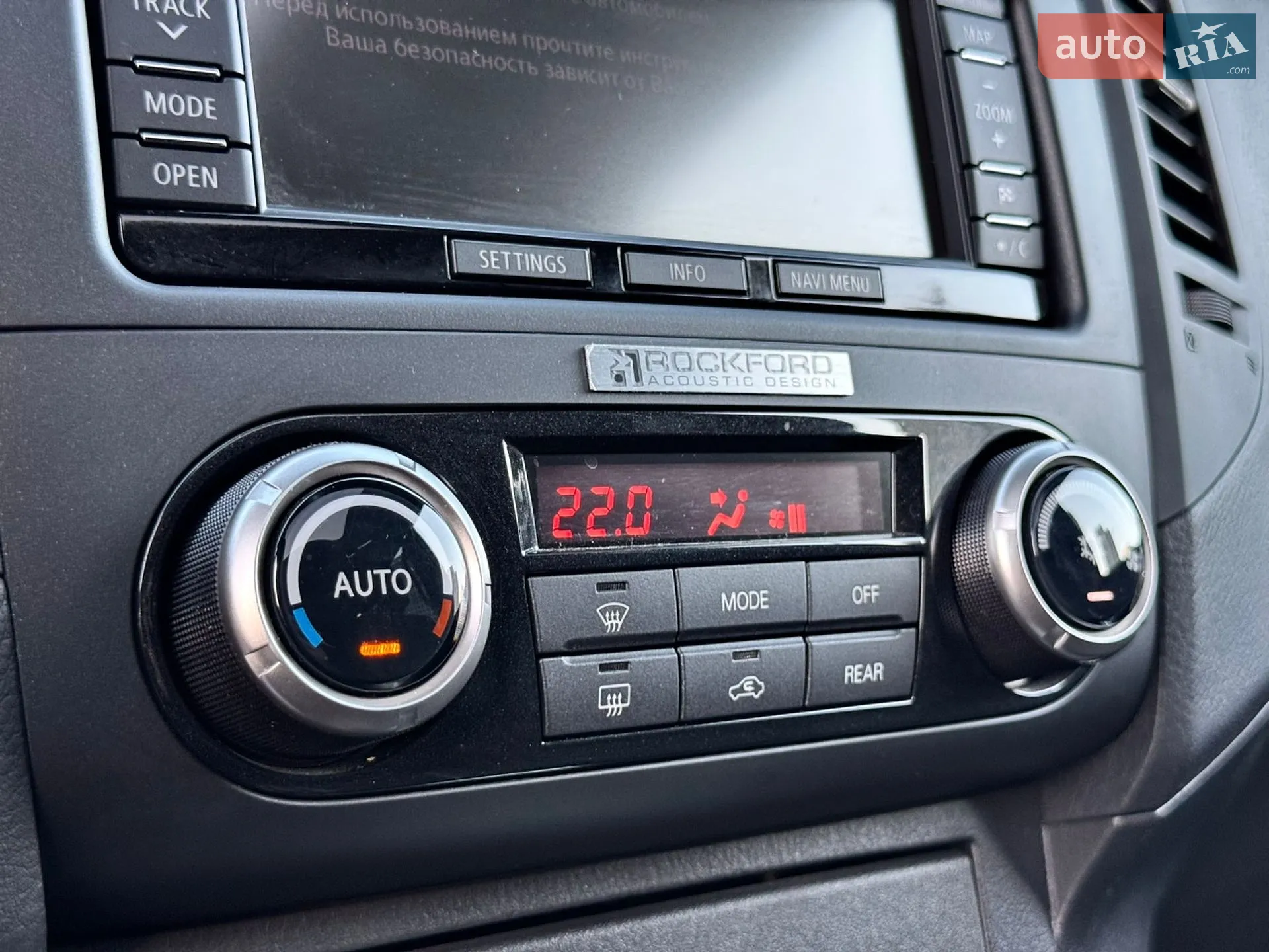 2014 Mitsubishi Pajero - мініатюра 44