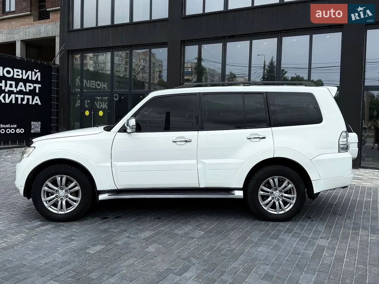 2013 Mitsubishi Pajero - мініатюра 4
