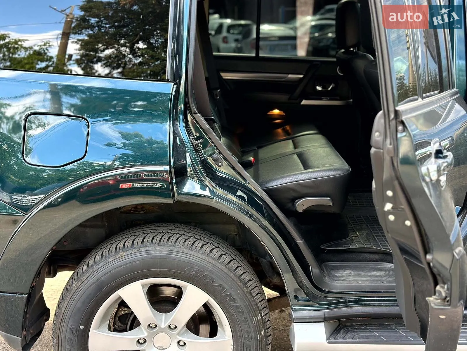 2014 Mitsubishi Pajero - мініатюра 23