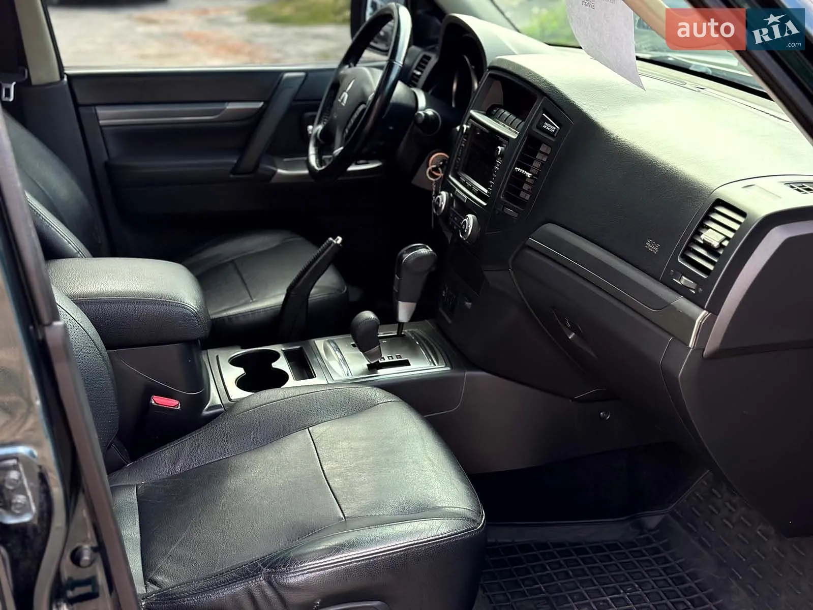 2014 Mitsubishi Pajero - мініатюра 30
