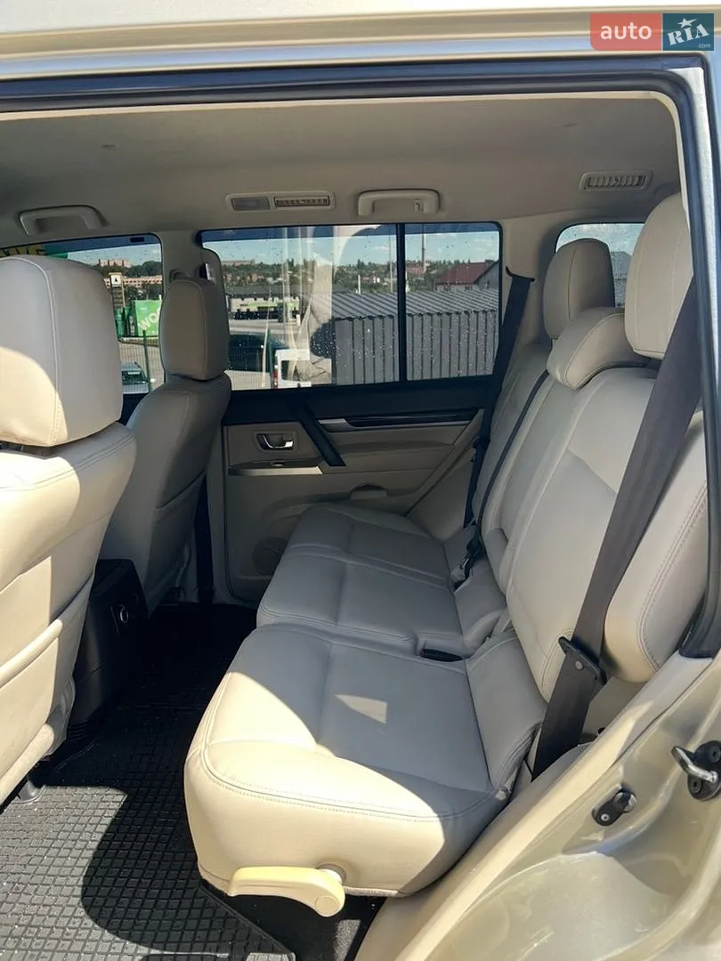 2017 Mitsubishi Pajero - мініатюра 16
