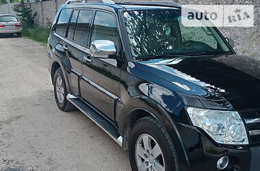 Позашляховик / Кросовер Mitsubishi Pajero 2009 в 