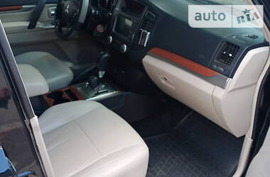 Позашляховик / Кросовер Mitsubishi Pajero 2009 в 